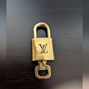 Louis Vuitton Padlock‎ key set